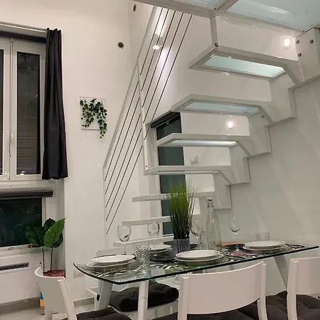 Apartment White House In Isola District